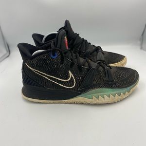 Men’s Size 9 Nike Kyrie 7 Brooklyn Used Hoop Basketball 2020